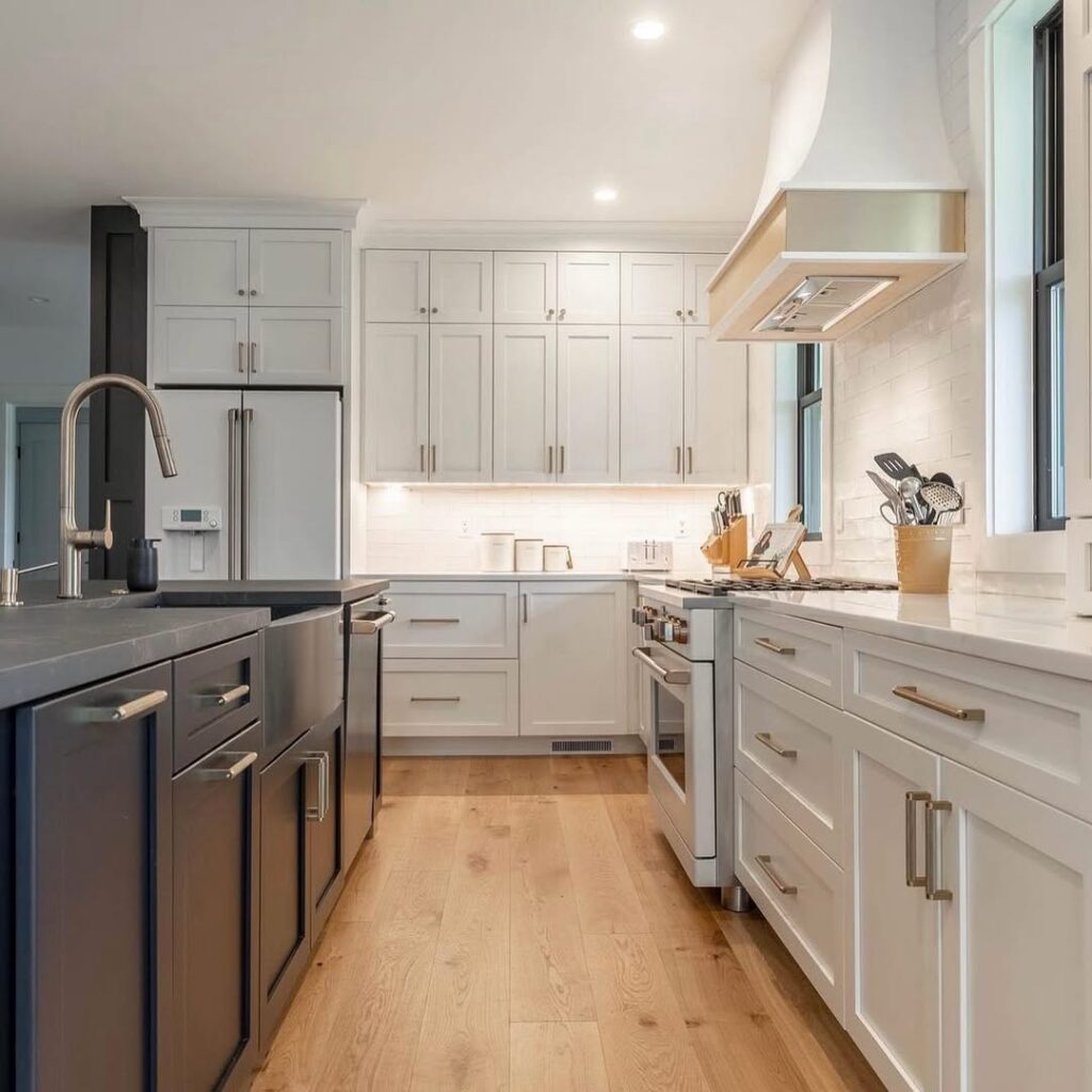 Wood Accents Between Cabinet Tones