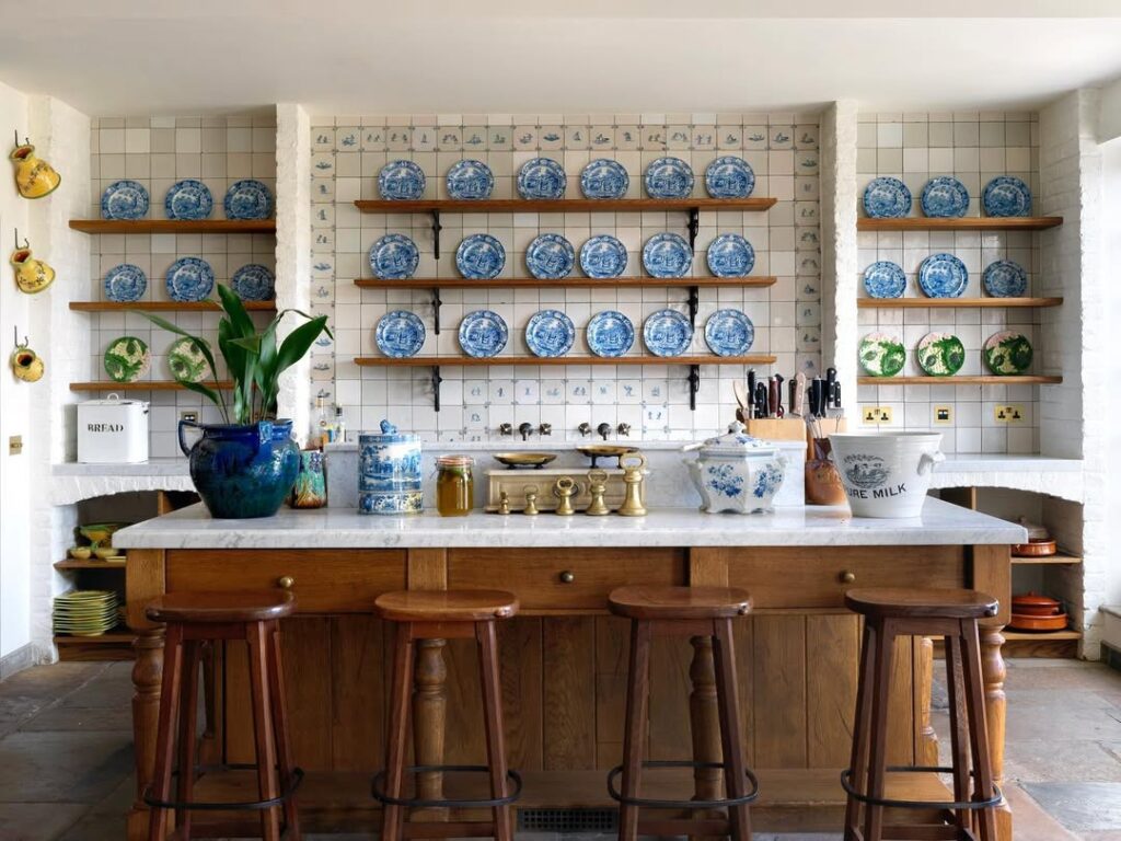 Decorative Plates on Kitchen Walls
