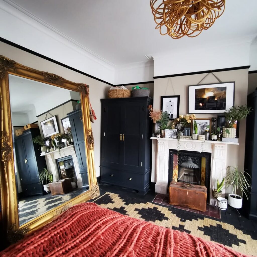 Vintage Bedroom Fireplace in Mixed Eras