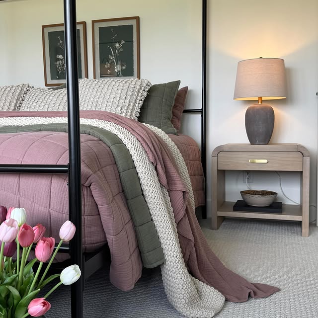 Iron Frame in Muted Rose