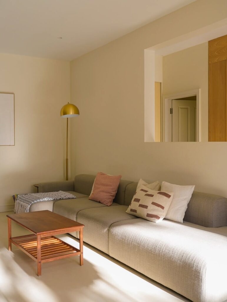 Minimal Lounge in Warm Beige