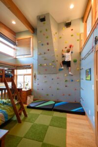 15 Creative Indoor Climbing Walls for Kids’ Rooms