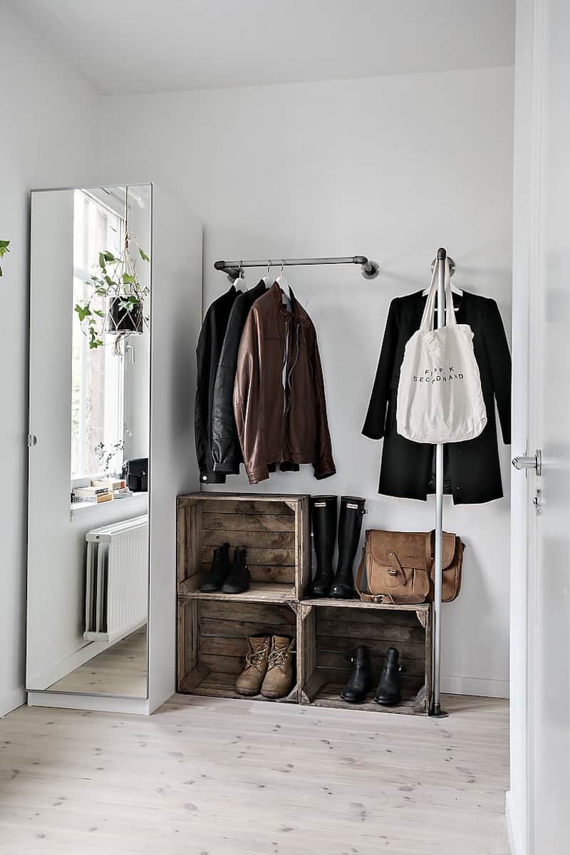 Cool no-closet arrangement