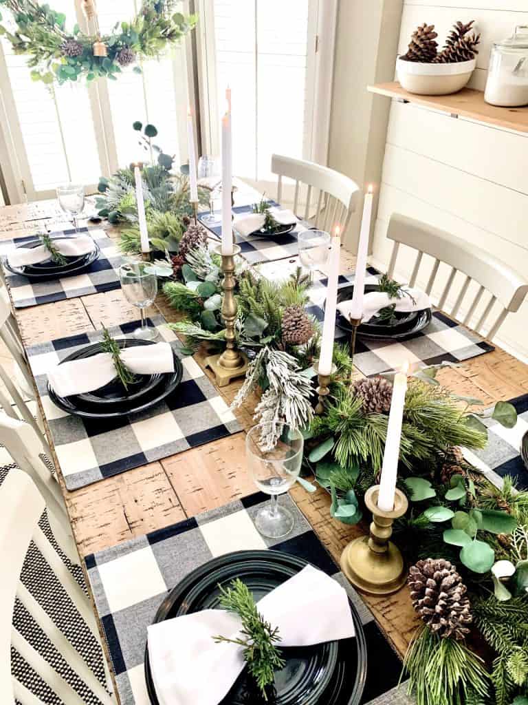 garland on table