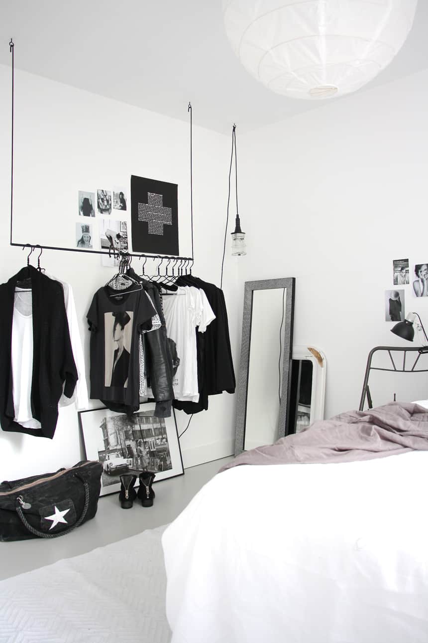 Hanging clothing rack