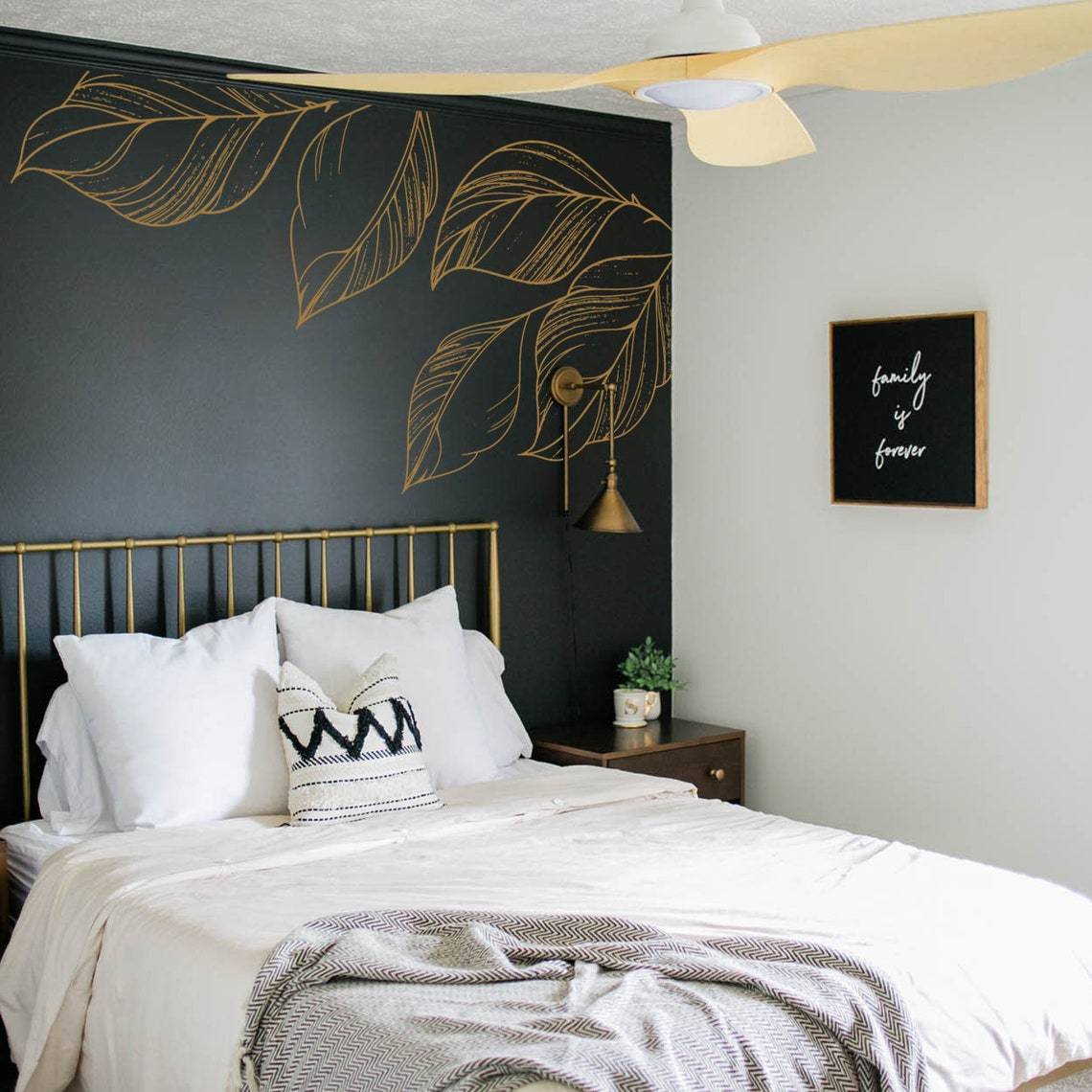 il_1140xn-2919135590_4r7a-78206 Delicate gold leaf accents against a black wall are so glamorous.