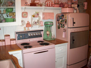 25 Charming Pastel Kitchens with a 1950s Vibe