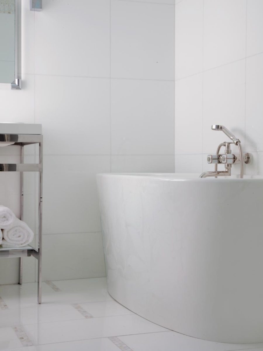 Small bath design by Jennifer Duneier