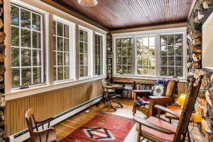 25 Cozy and Creative Rustic Sunroom Ideas