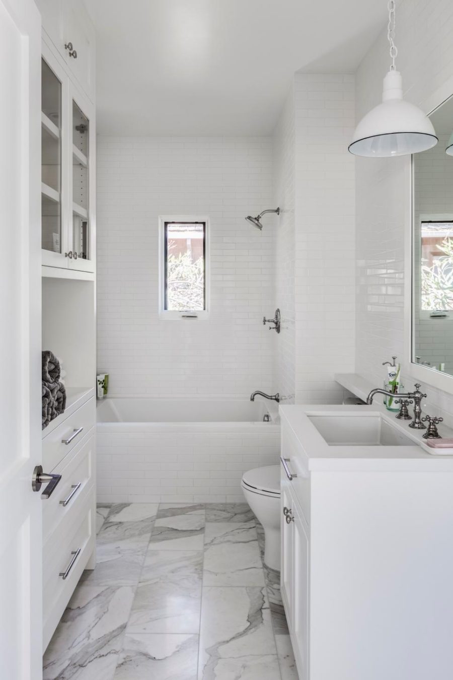 Storage-friendly small bath by Lindsay Chambers