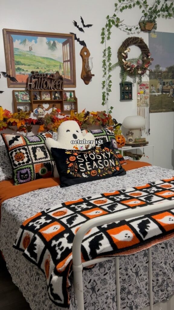 Autumn Garland with a Ghost Quilt