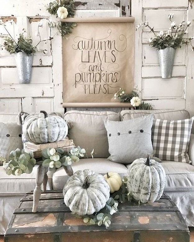 Faded Green Gingham Trunk Centerpiece