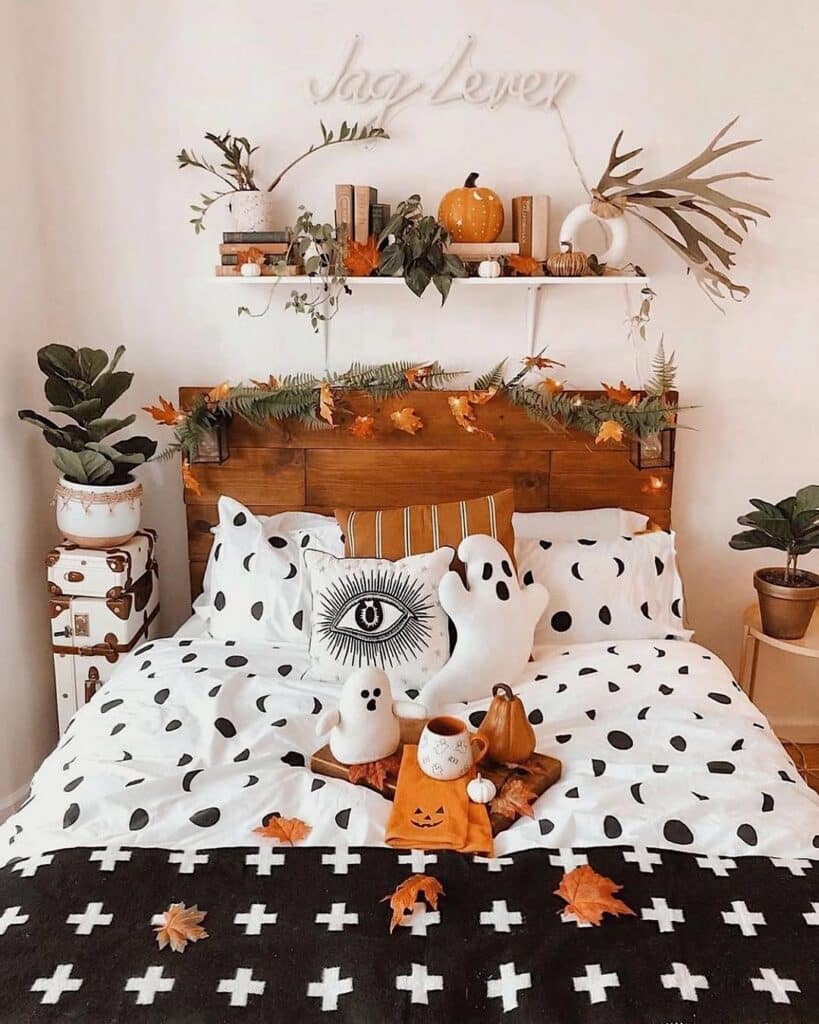 Ghost Bedding and Autumn Shelfscape