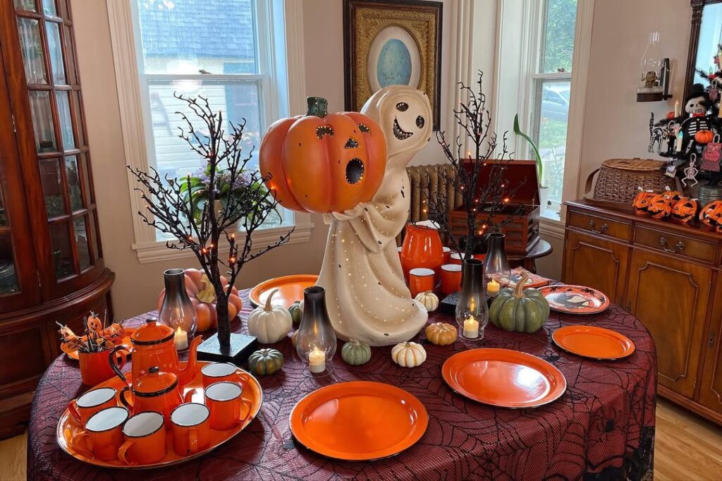 Ghostly Pumpkin Party Table