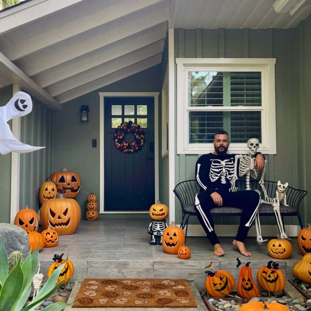 Pumpkin Pals and Skeleton Hangout