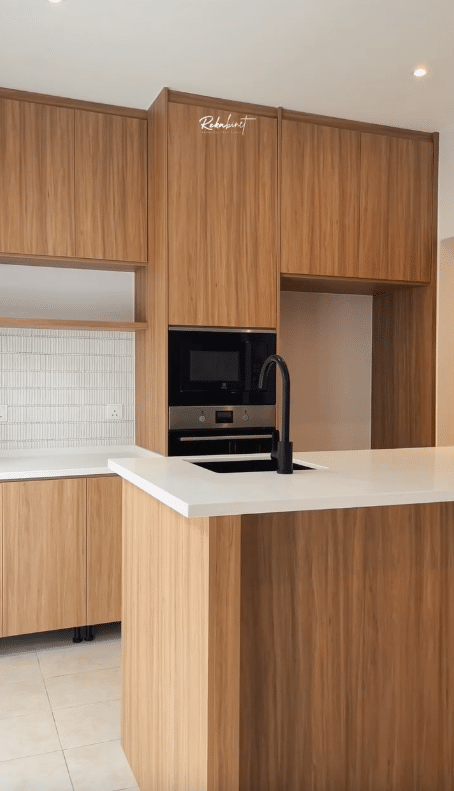 Cabinetry with Vertical Grain