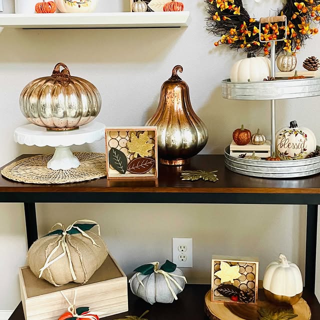 Metallic harvest display in a nook