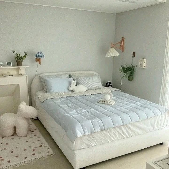 Minimal Neutral Bedroom