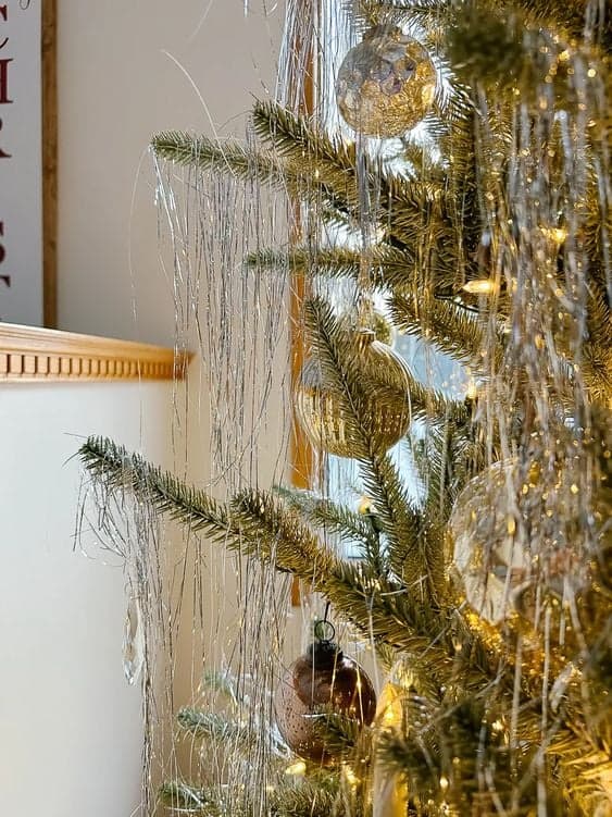 30 Dazzling Tinsel Christmas Tree Ideas