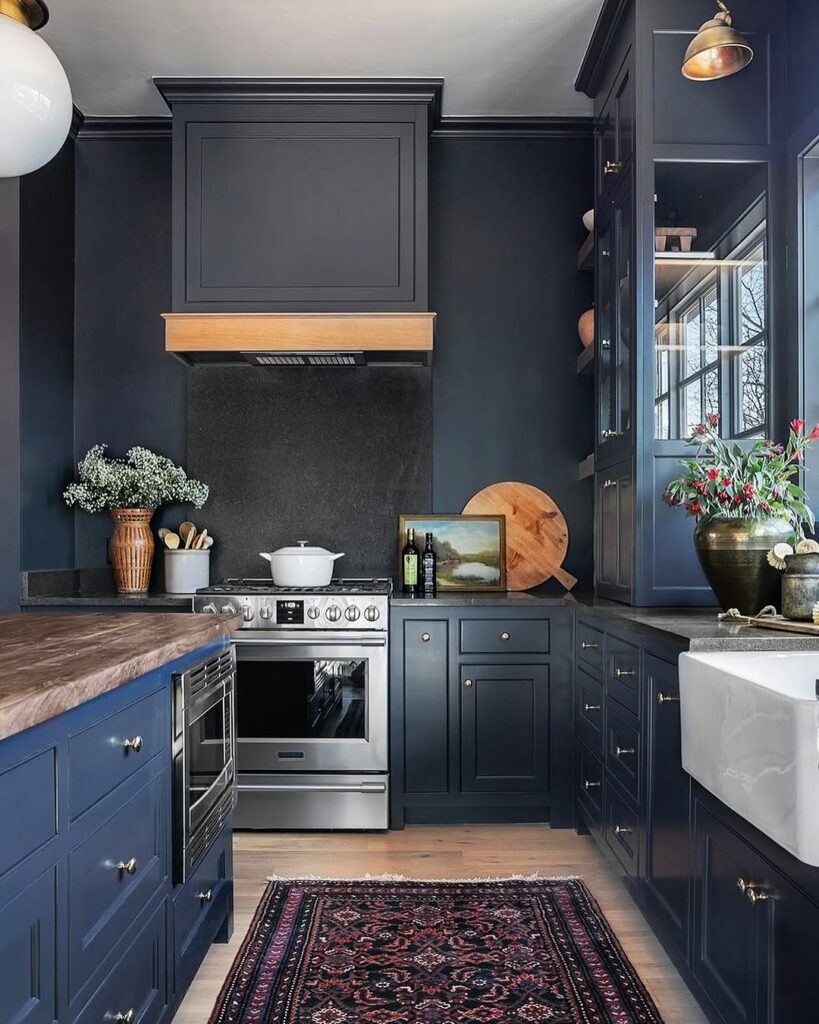 Moody Navy Design