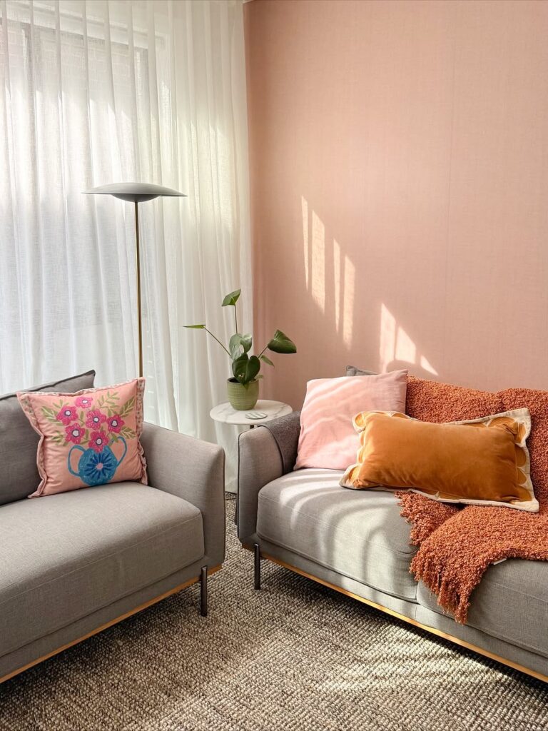 Blush Natural Light Corner