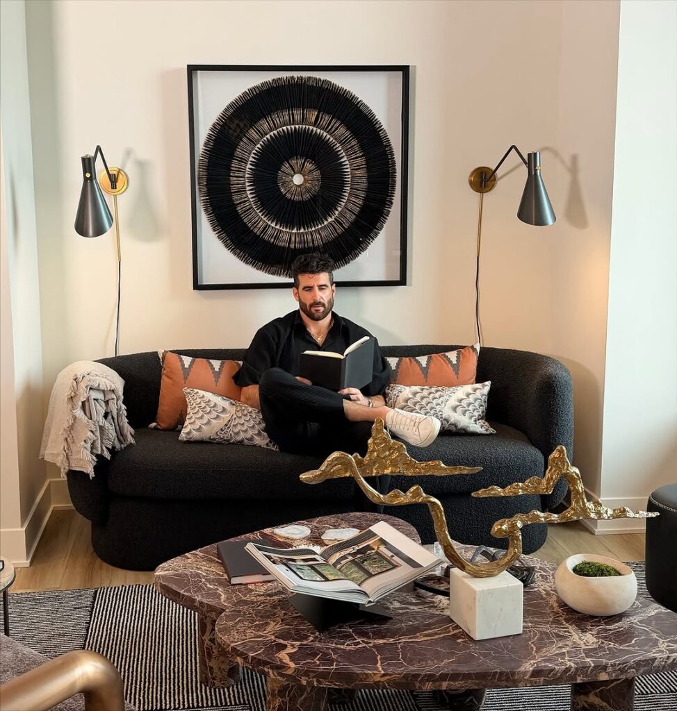 Bold Artistic Lounge
