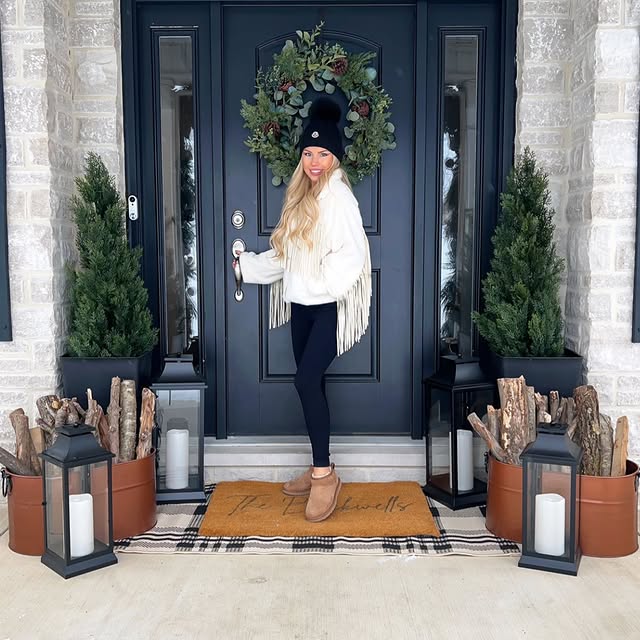 Chic Modern Evergreen Entryway