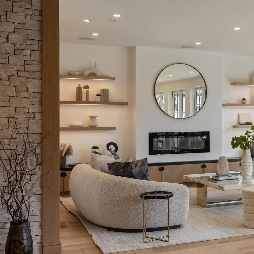 Curved room, organic style, and floating wood shelves