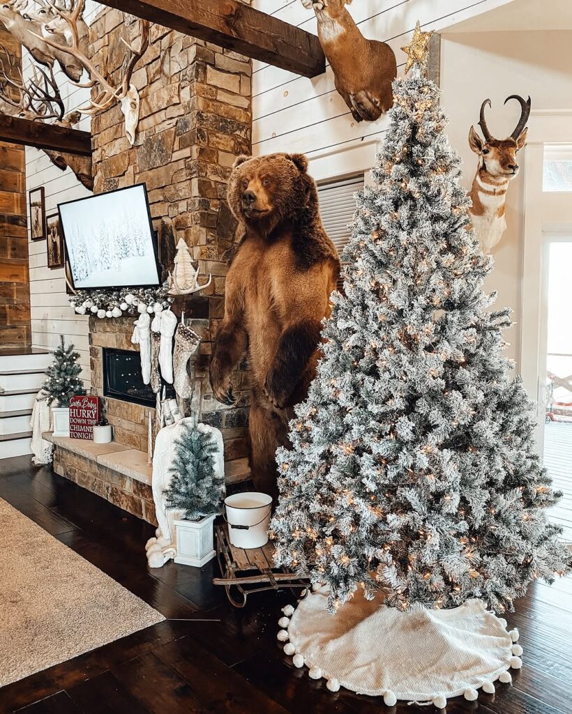 Flocked Tree with a Rustic Lodge Look