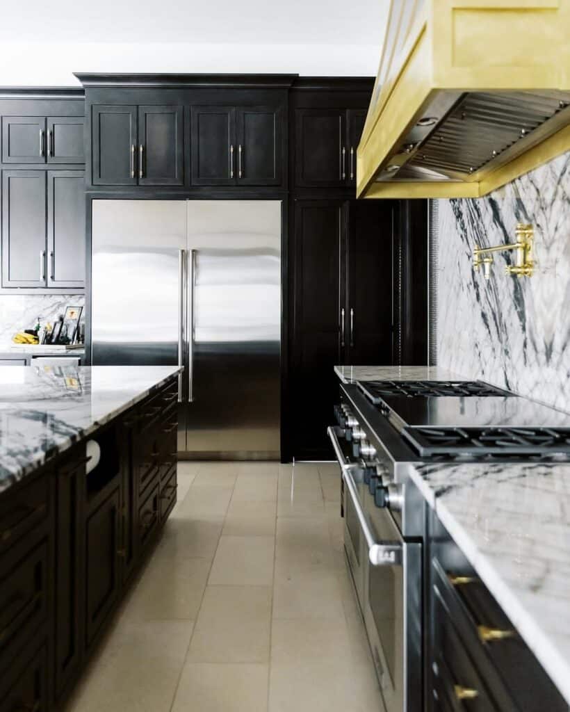 Kitchens in Full Color