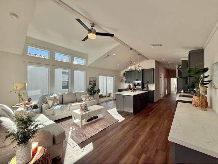 Light-Filled Space for Mobile Living with a Vaulted Ceiling