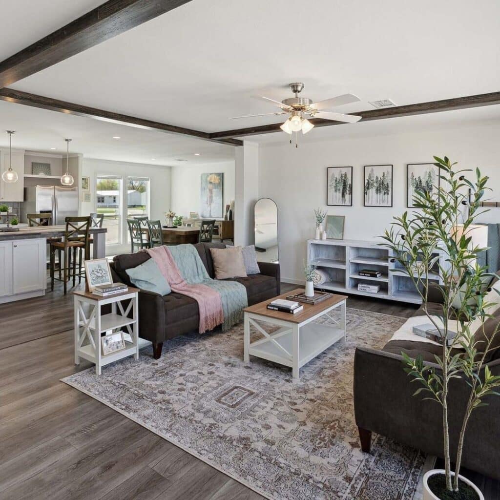 Mobile Lounge with Open-Plan Beam Ceiling