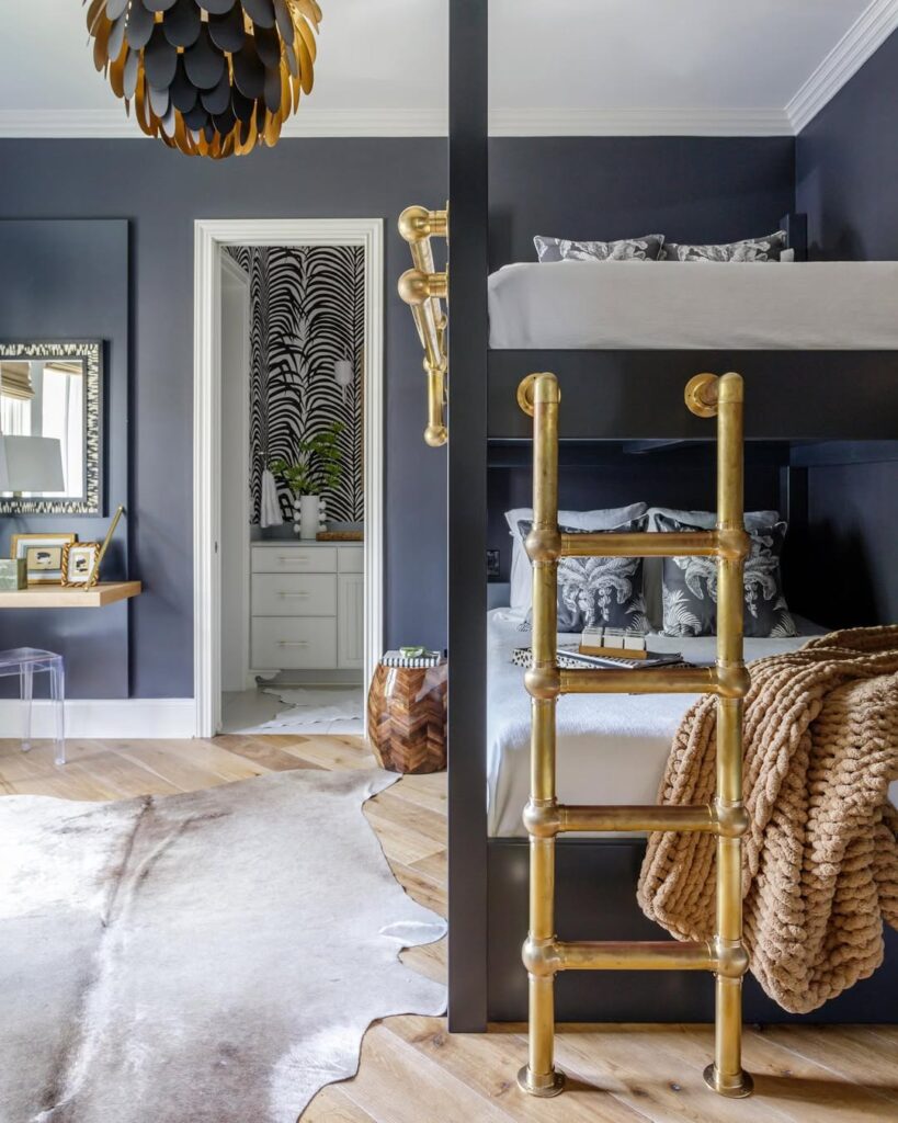 Moody Bunk Room for a Shared Sleeping Space
