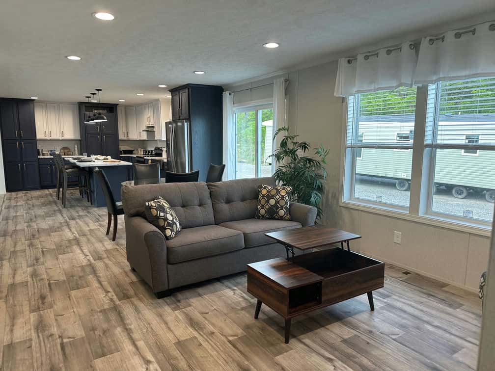 Moody Mobile Open Plan in Navy