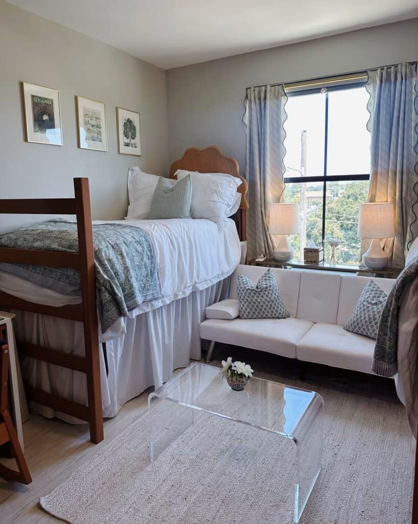 Neutral Window Lounge