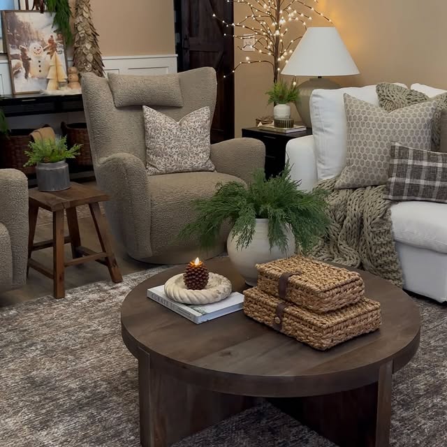 Rustic Pinecone Pillar Candle Nest
