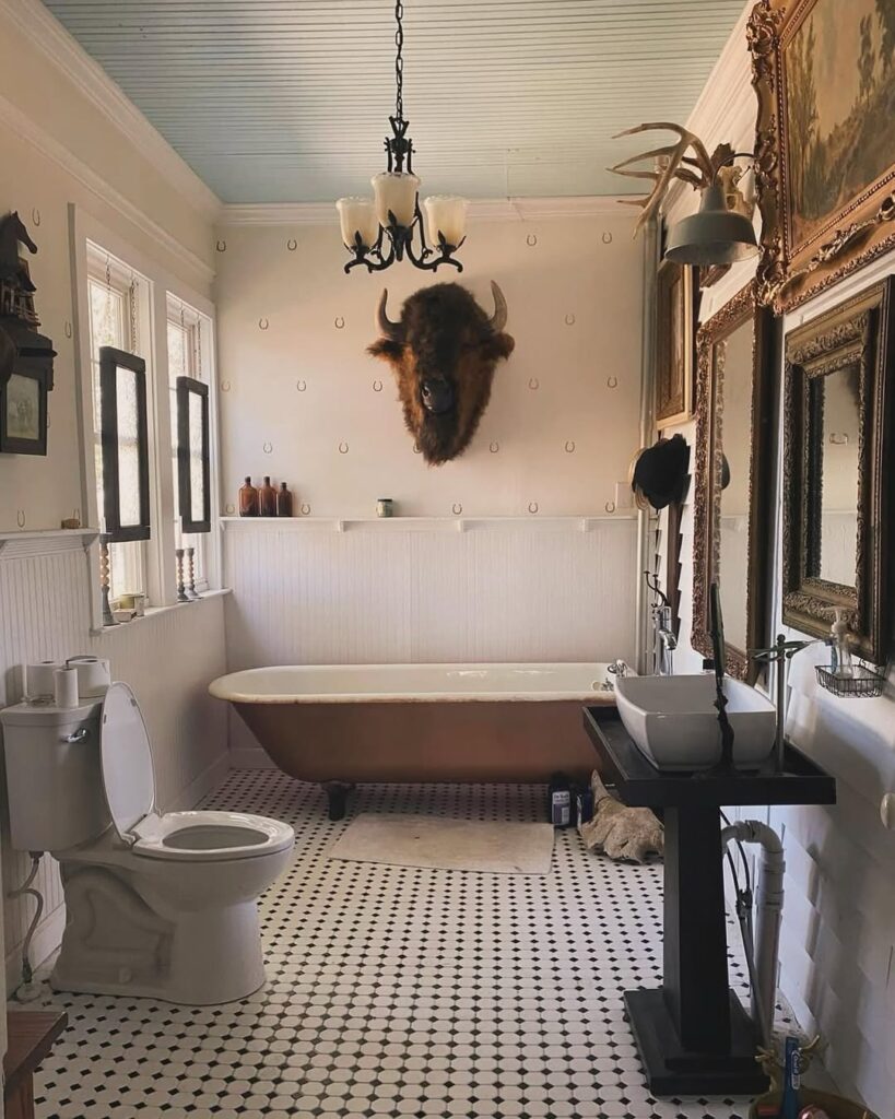 Rustic Western Farmhouse Clawfoot Tub