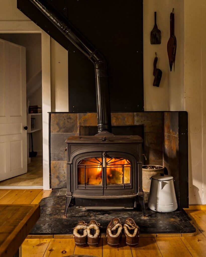 Slate Backing for a Traditional Stove in Cast Iron