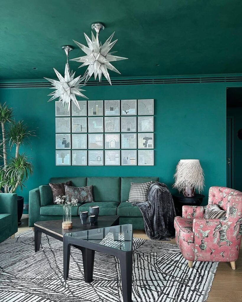 Statement Emerald Living Room in Moody Glam Style