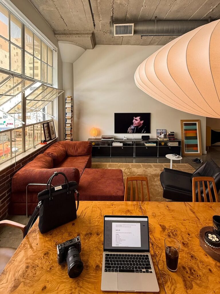 Urban Comfort in an Industrial Loft
