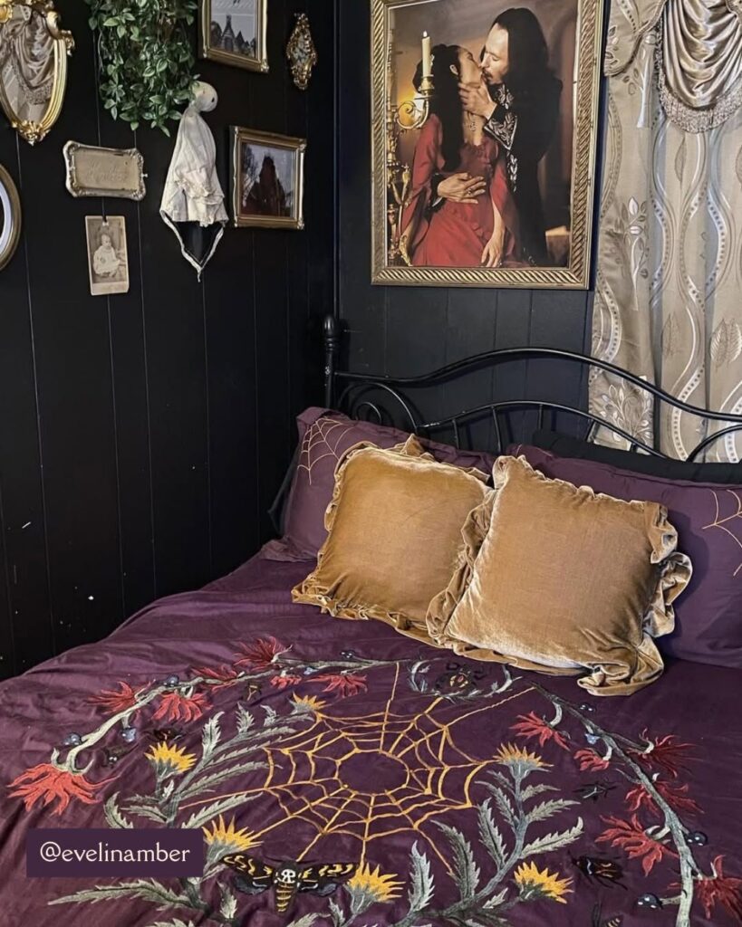 Victorian bed with web quilt