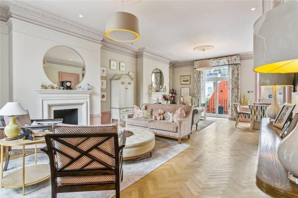 Victorian Lounge with Pastel Trim