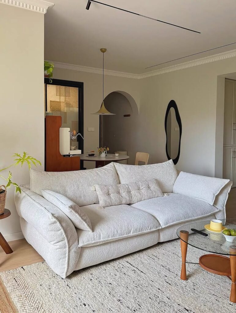 White Curves and Artistic Accents